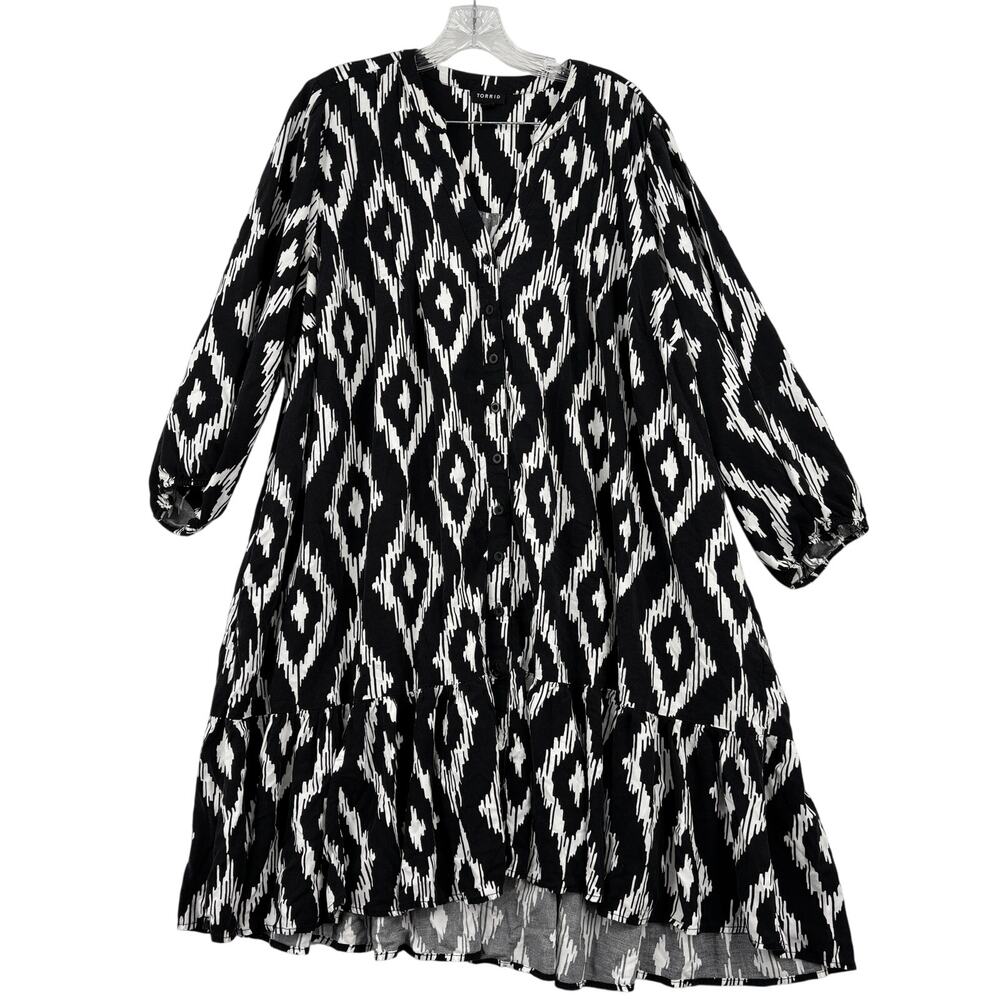 Torrid Tunic Blouse Size 3X Black White Ruffle Hem Balloon Sleeve Button Down